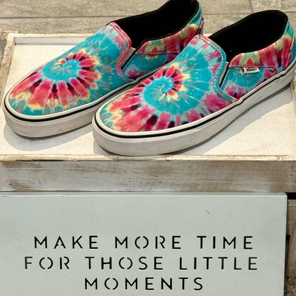 VANS EUC Tie Dye Asher Slip Ons, Size 9
